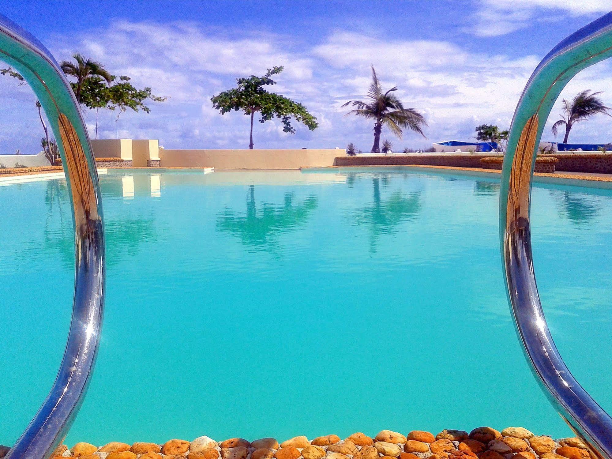 מלאפסקואה איילנד Thresher Cove Dive Resort מראה חיצוני תמונה